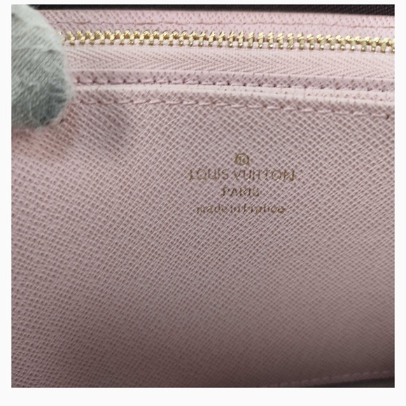 LOUIS VUITTON Dog MONOGRAM LV ZIPPY WALLET - Picture 8 of 11